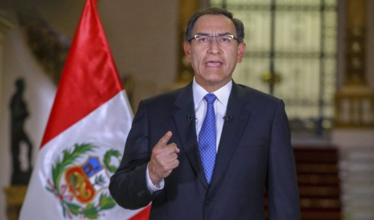 translated from Spanish: Vizcarra presiona al Congreso peruano por referendo