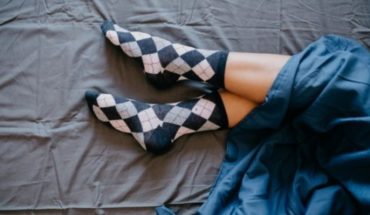 translated from Spanish: ¿Es mejor dormir con o sin calcetines?