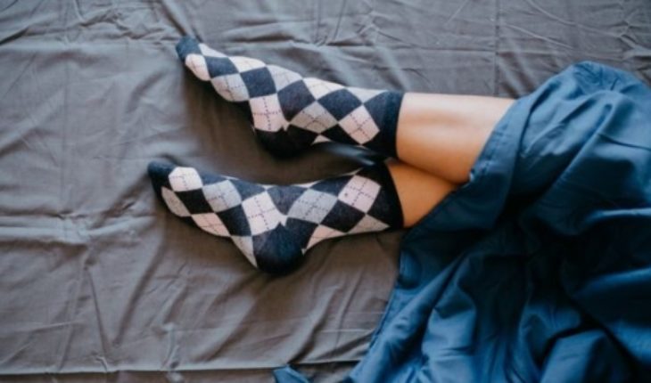 ¿Es mejor dormir con o sin calcetines?