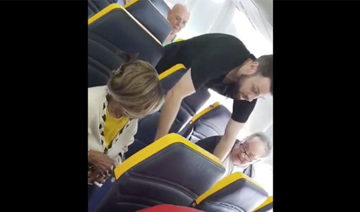 Agresión racista en contra de mujer jamaiquina en vuelo de Ryanair genera indignación en redes (Video)