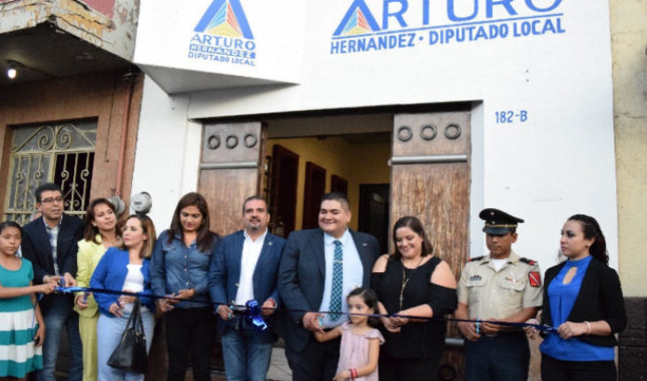 Arturo Hernández inaugura su primera casa de enlace en Jacona