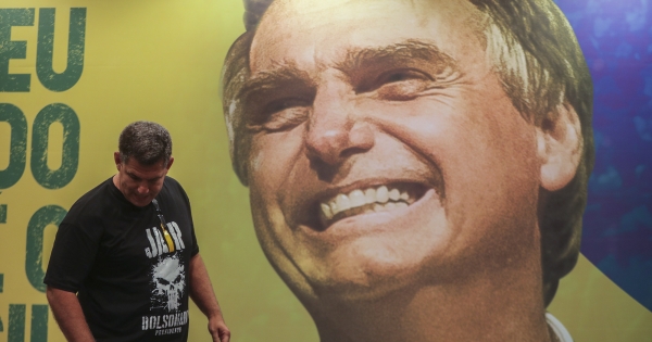 Bolsonaro lidera con 58% primer sondeo para segunda vuelta en Brasil