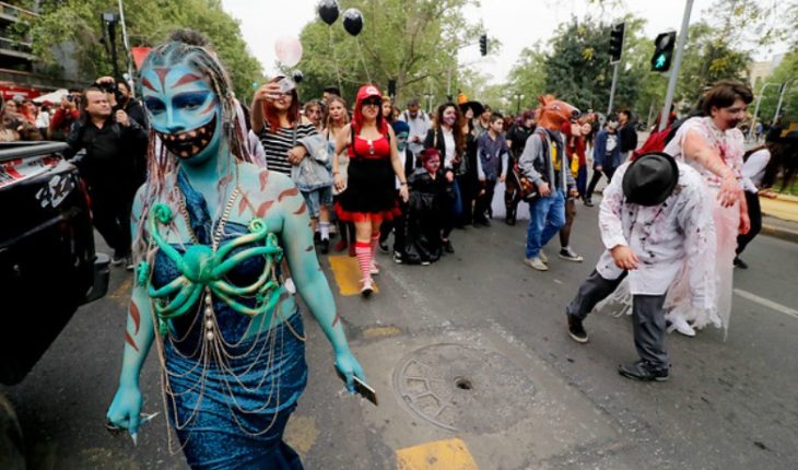 Cientos de zombies se tomaron las calles de Santiago