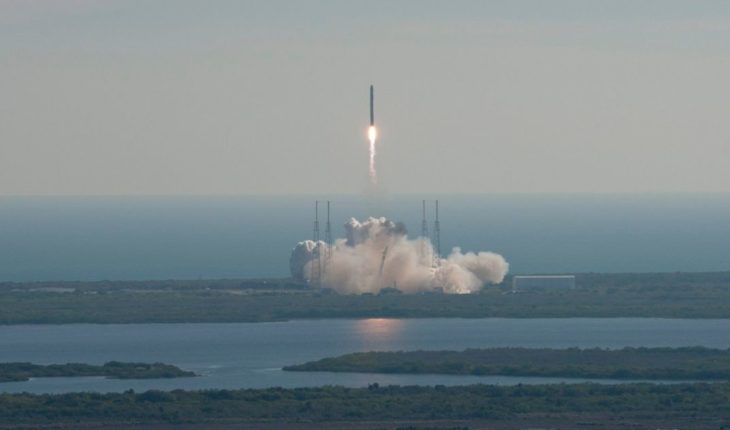 Cohete SpaceX Falcon 9 despega con gran éxito