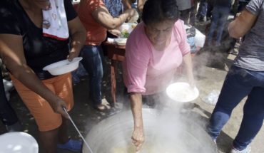 Comida, agua y viajes: guatemaltecos ayudan a migrantes