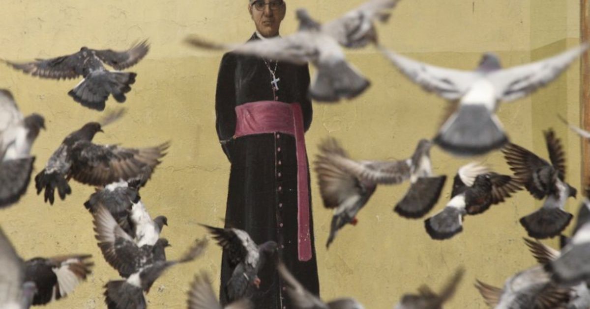 Devotos salvadoreños ya ven a monseñor Romero como un santo