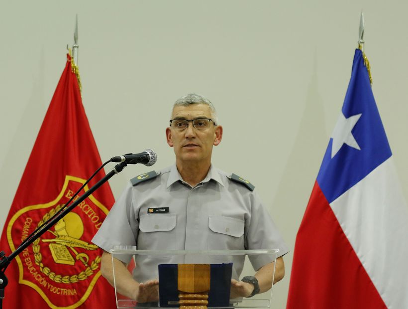 Ejército pide renuncia al director de la Escuela Militar tras homenaje a Krassnoff