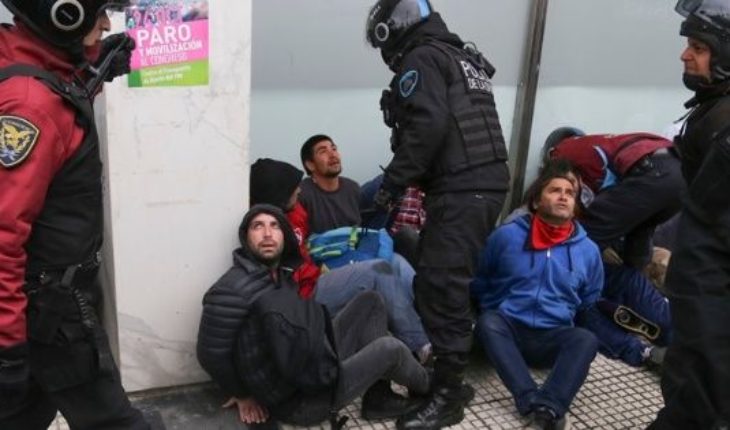 El gobierno quiere expulsar a los 4 extranjeros detenidos en la protesta de ayer