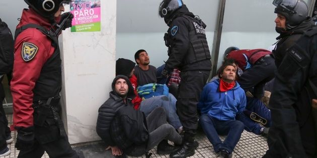 El gobierno quiere expulsar a los 4 extranjeros detenidos en la protesta de ayer