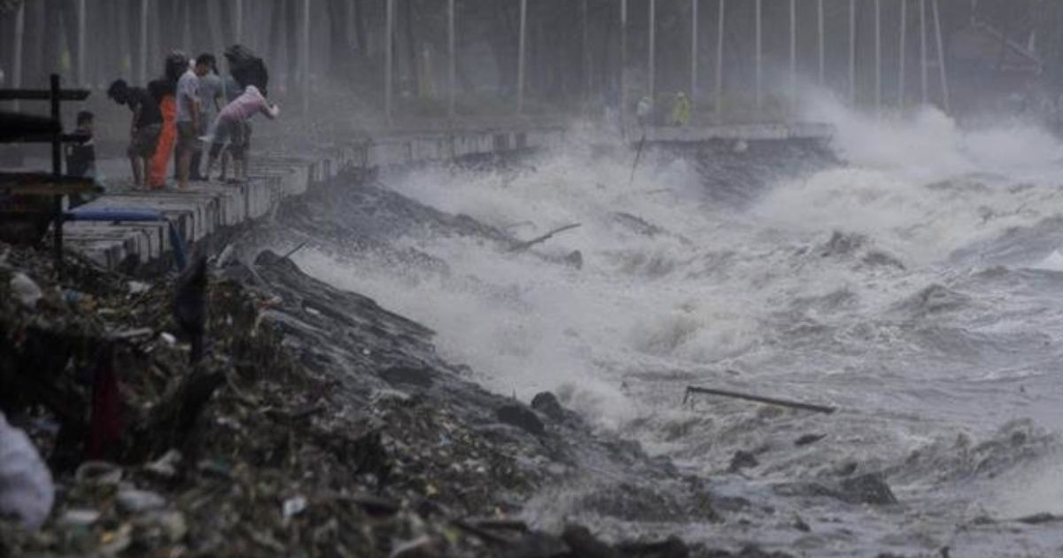 El temible tifón Yutu toca tierra al norte de Filipinas