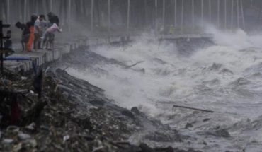 El temible tifón Yutu toca tierra al norte de Filipinas
