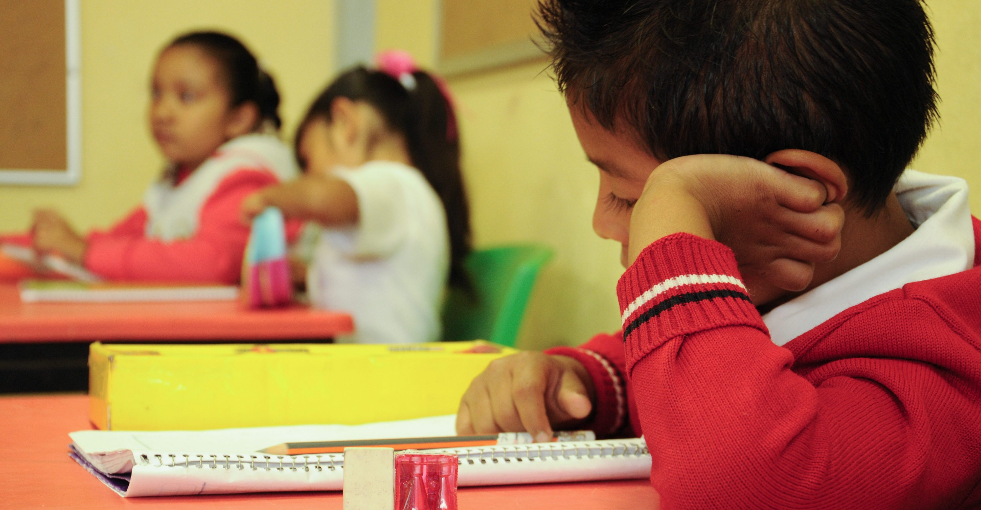 En México, estudiantes más pobres tienen un retraso educativo de 2 años