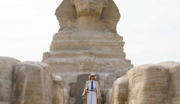Esposa de Donald Trump se pasea por las piramides de Egipto