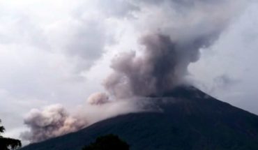 Evacuan por erupción del volcán de Fuego en Guatemala