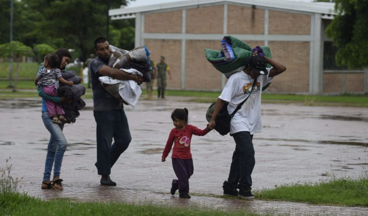 Evacúan a 1,800 personas en Escuinapa, Sinaloa, por huracán Willa