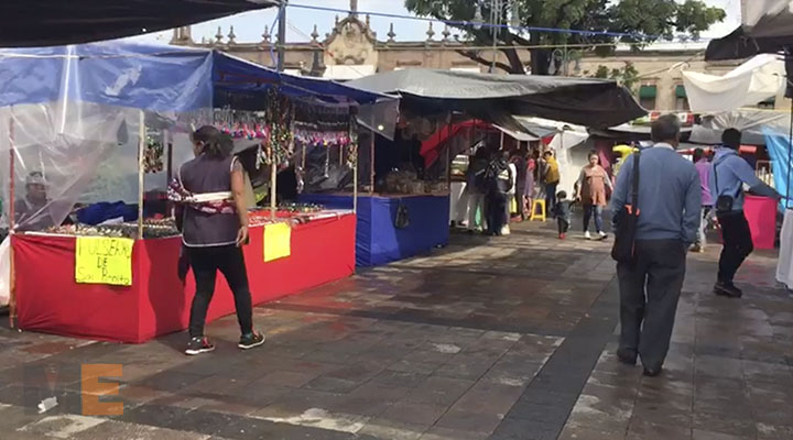 FNLS monta mercado sobre ruedas en Plaza Melchor Ocampo, en Morelia, Michoacán