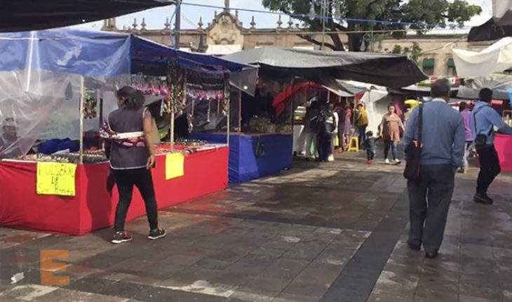 FNLS monta mercado sobre ruedas en Plaza Melchor Ocampo, en Morelia, Michoacán