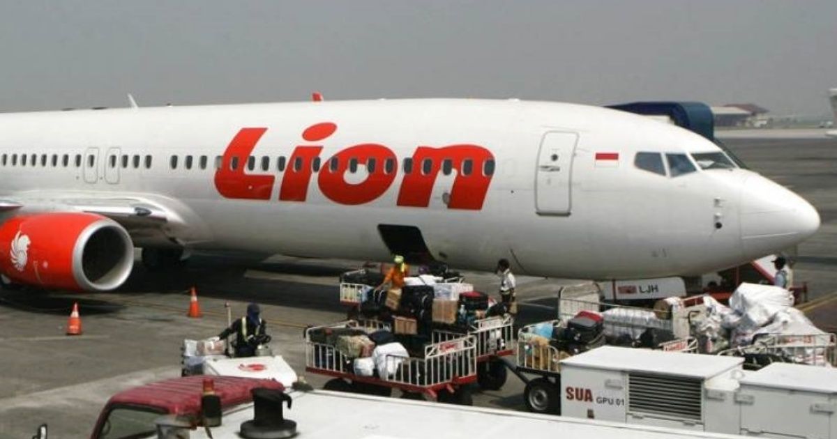Las últimas imágenes de pasajeros del avión que cayó en Indonesia