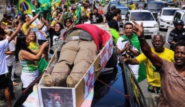 Los seguidores de Bolsonaro “velaron” a Lula: la semejanza con un ritual que ya se vio en la Argentina