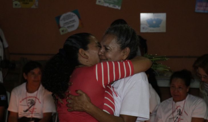 Madre migrante se reencuentra con su hija tras 14 años de no verla