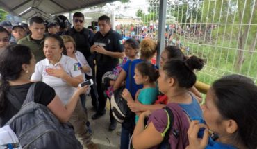 Migrantes inician su entrada a México en grupos de 100
