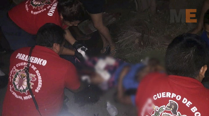 Motociclista y su pareja son arrollados por conductor de camioneta en Apatzingán, Michoacán