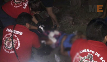 Motociclista y su pareja son arrollados por conductor de camioneta en Apatzingán, Michoacán