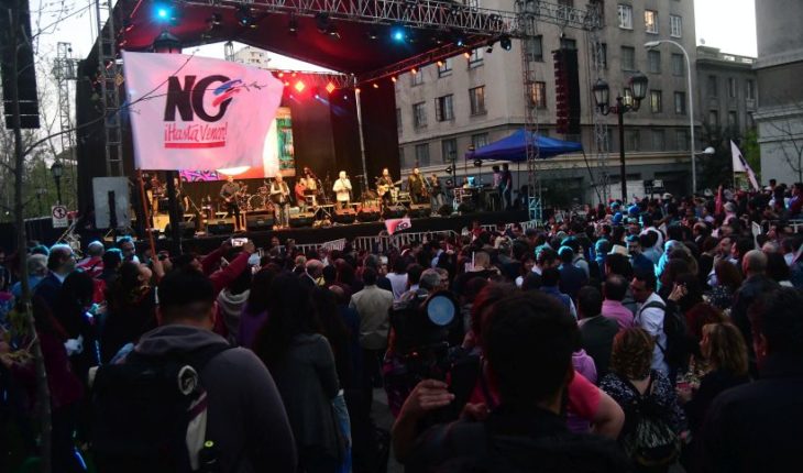 Más de 30 mil personas asistieron a acto por los 30 años del triunfo del “No” en Paseo Bulnes