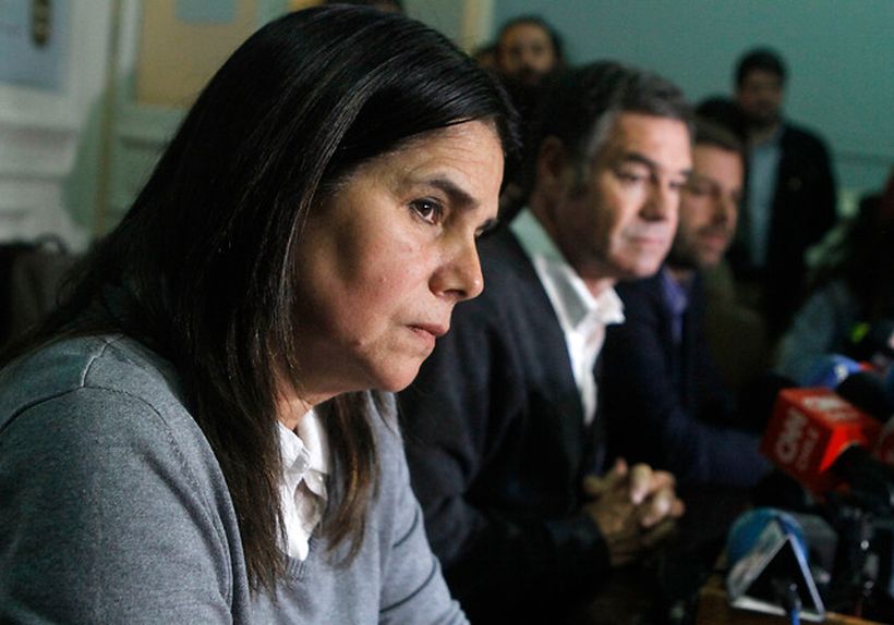 Oposición calificó como "correcta" decisión de la diputada Ossandón de entregar a su hijo a la policía