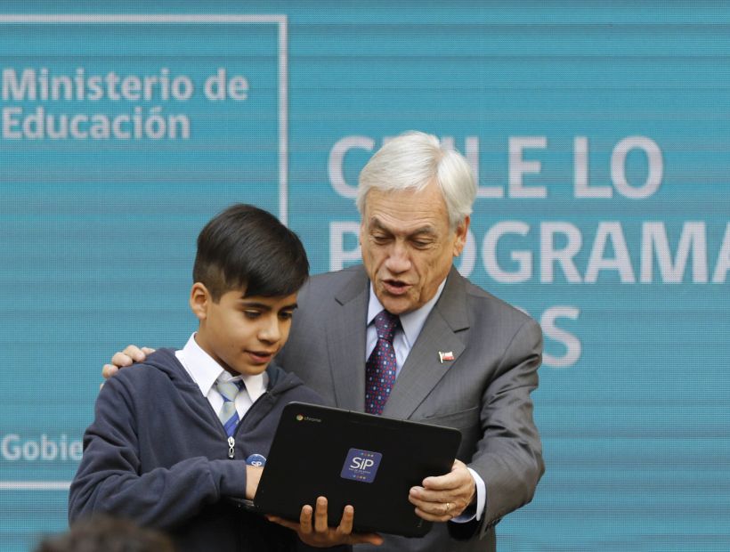 Piñera lanzó la campaña "La Hora del Código" que impulsa la transformación digital