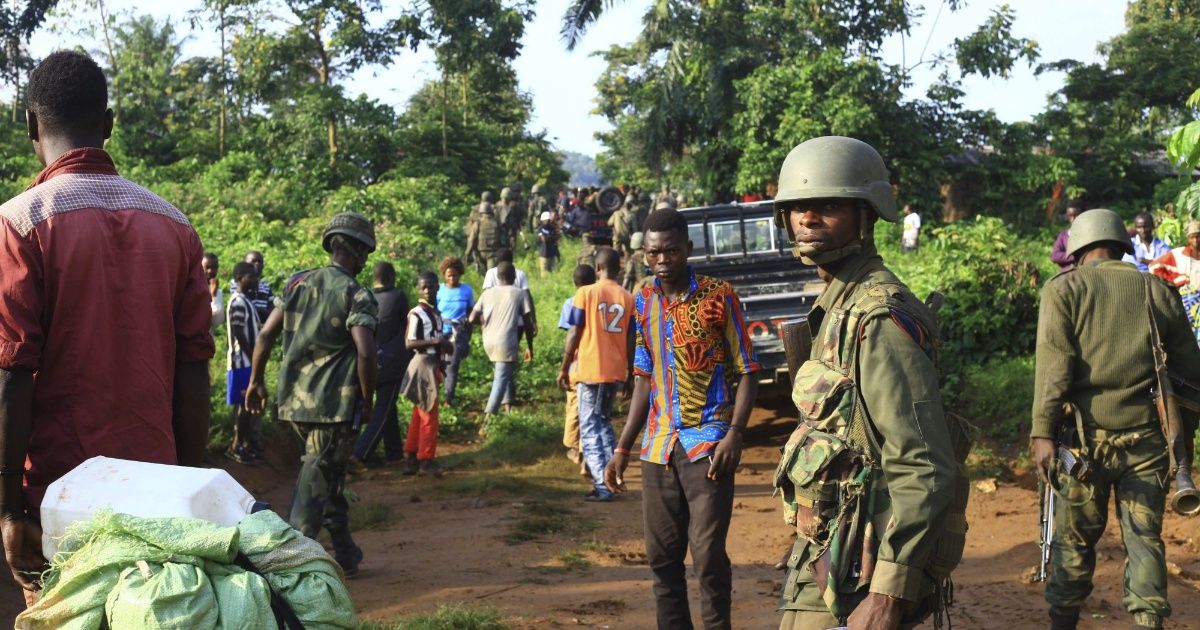 Rebeldes matan a 15 en región de brote de ébola en Congo