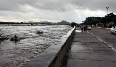 Río Baluarte, a punto desbordarse; piden evacuar en Rosario