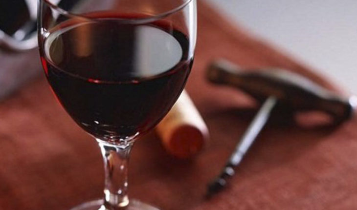 Tomar una copa de vino al día incrementa el riesgo de muerte, señala estudio