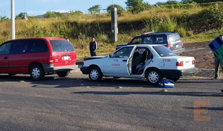 Tras choque de taxi contra camioneta, mujer embarazada queda lesionada en Zamora, Michoacán