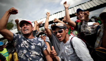 Traslada gobierno de Guatemala a más de mil migrantes a la frontera con Honduras