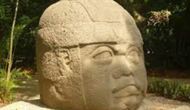 Turistas indonesios dañan 15 esculturas olmecas en el Museo La Venta