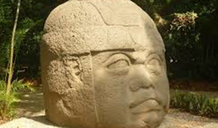 Turistas indonesios dañan 15 esculturas olmecas en el Museo La Venta