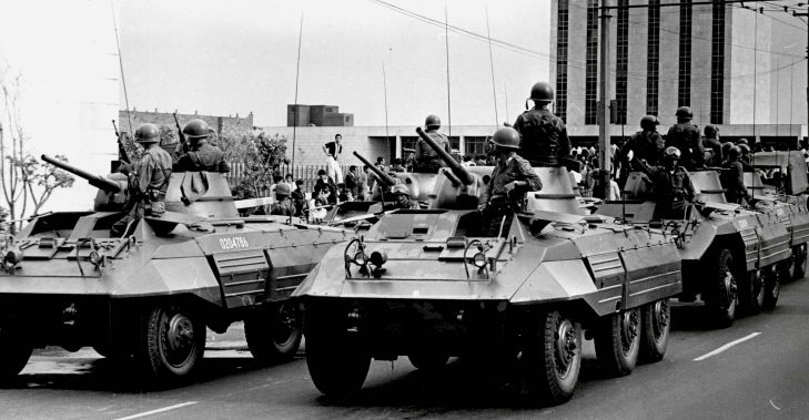 1968: Military occupy apartments in Tlatelolco