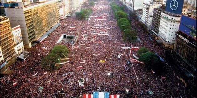 A 35 años del triunfo de Alfonsín, del retorno de la democracia