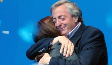 translated from Spanish: A 8 años del fallecimiento de Néstor Kirchner, el recuerdo su familia y allegados políticos