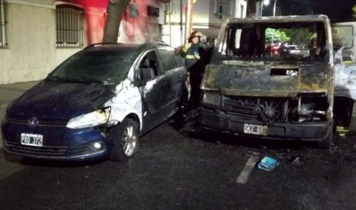 translated from Spanish: Appeared burned the car of Kicillof