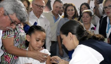 translated from Spanish: Apply 360 thousand vaccine in Sinaloa