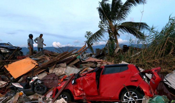 translated from Spanish: Are 2 thousand killed in Indonesia by the earthquake; suspended searches