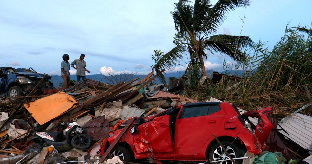 Are 2 thousand killed in Indonesia by the earthquake; suspended searches