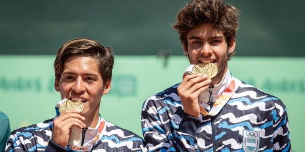 Baez and Diaz Acosta bathed in gold and gave him a medal historical Argentine tennis