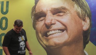 translated from Spanish: Bolsonaro lidera con un 55 %, según el primer escrutinio parcial en Brasil