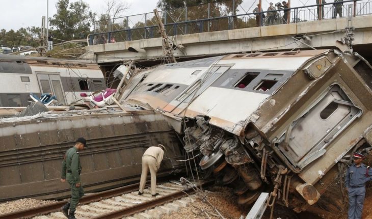 translated from Spanish: Catástrofe en Marruecos; mueren 7 tras descarrilar tren