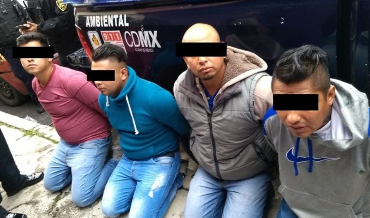 translated from Spanish: Detienen a 12 personas por presunto robo a camión en CdMx