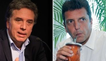 translated from Spanish: Dujovne defendió la negociación con el Fondo y cruzó a Massa: “No ayuda”