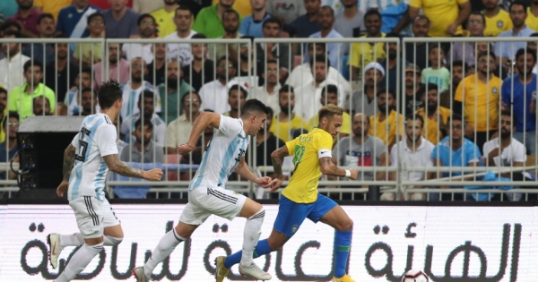 En la agonía, Brasil venció a Argentina en el Superclásico sudamericano jugado en Arabia Saudita
